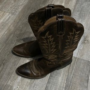 Ariat Cowboy boots size 8